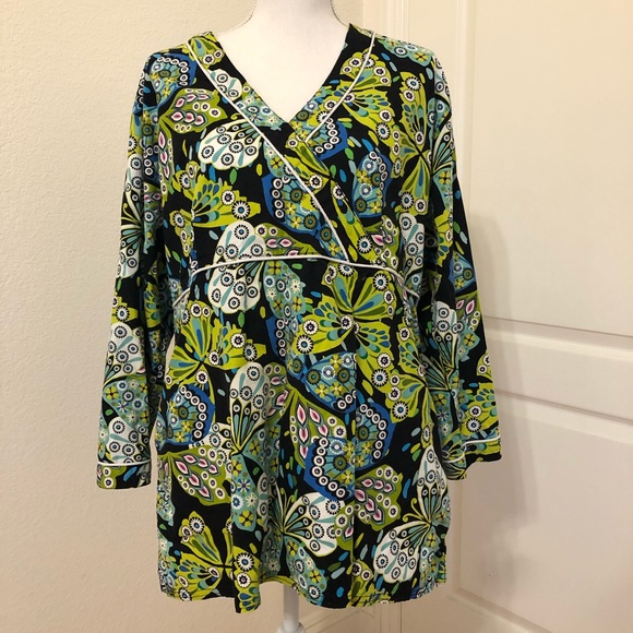 Floral scrubs/scrub top - Picture 2 of 5